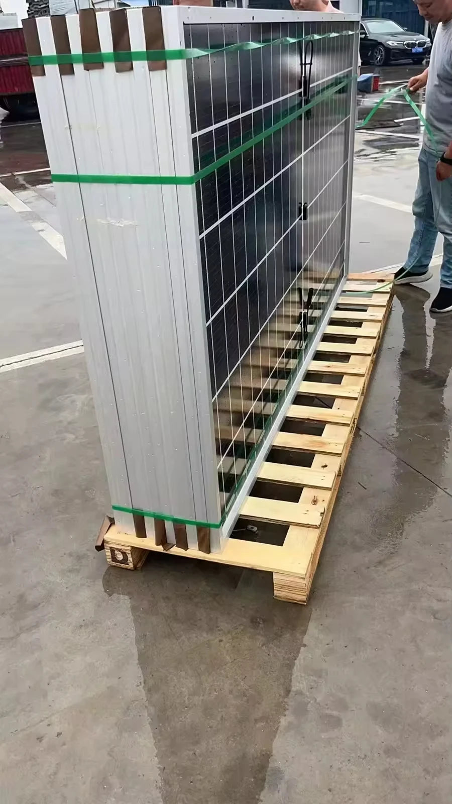 585W Solar Panel - Image 4